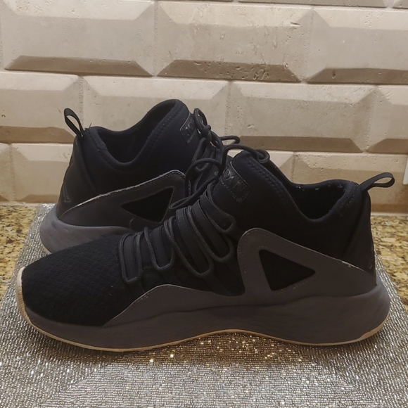 SOLD!! JORDAN Formula 23 Dark Gray - Size 11 - Picture 5 of 10